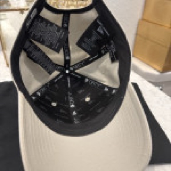 Saint Laurent Cream Baseball Cap with Black-Outlined Logo - Picture 4 of 4